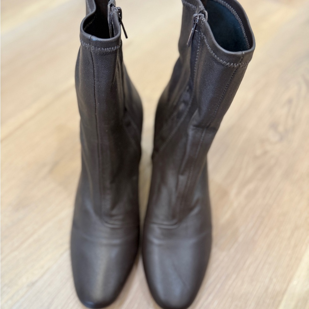 Elegant Brown Leather Women's Boots